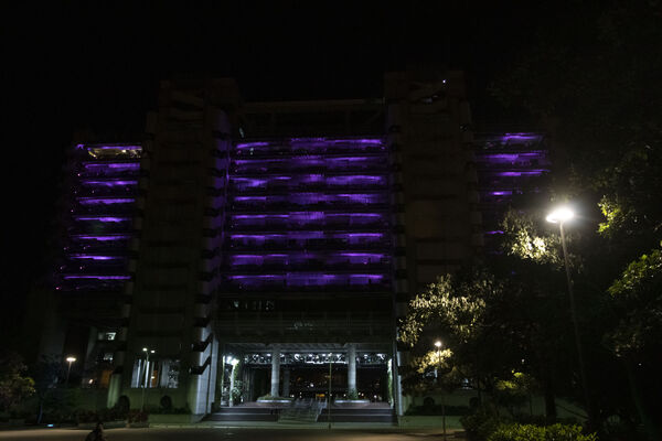 Iluminación Led Edificio EPM
Iluminación Led Edificio EPM
Fecha: 15 Julio 2020.
Para descargar esta fotografía en alta resolución, haga clic sobre la imagen hasta que la misma se despliegue en la pantalla completa; luego dé clic derecho y elija la opción "guardar imagen como".
En caso de publicación por cualquier medio, solicitamos acompañarla del crédito: "Foto EPM"
Palabras clave: Iluminación Led Edificio EPM