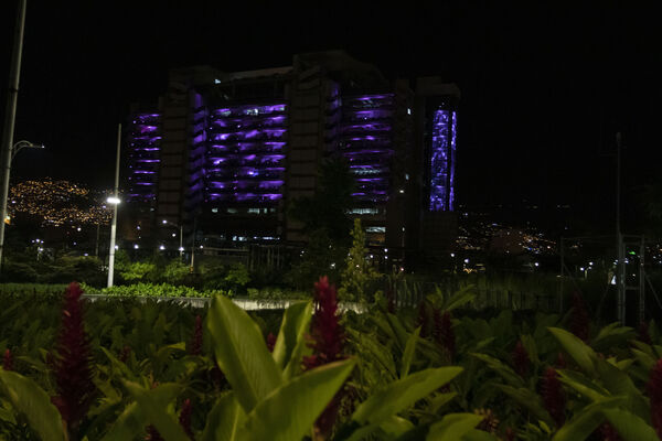 Iluminación Led Edificio EPM
Iluminación Led Edificio EPM
Fecha: 15 Julio 2020.
Para descargar esta fotografía en alta resolución, haga clic sobre la imagen hasta que la misma se despliegue en la pantalla completa; luego dé clic derecho y elija la opción "guardar imagen como".
En caso de publicación por cualquier medio, solicitamos acompañarla del crédito: "Foto EPM"
Palabras clave: Iluminación Led Edificio EPM
