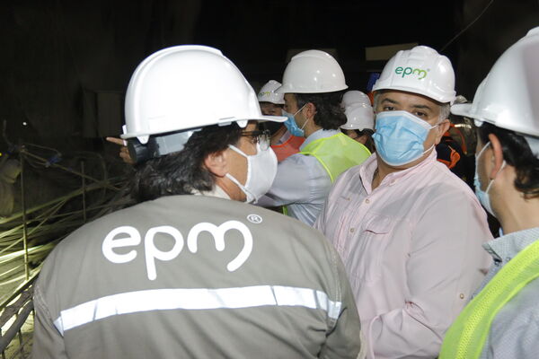 Visita Presidencial Hidroituango
Visita Presidencial Hidroituango  
Fecha: Julio 15 2021
Para descargar esta fotografía en alta resolución, haga clic sobre la imagen hasta que la misma se despliegue en la pantalla completa; luego dé clic derecho y elija la opción "guardar imagen como". 
En caso de publicación por cualquier medio, solicitamos acompañarla del crédito: "Foto EPM"
Palabras clave: Visita Presidencial Hidroituango