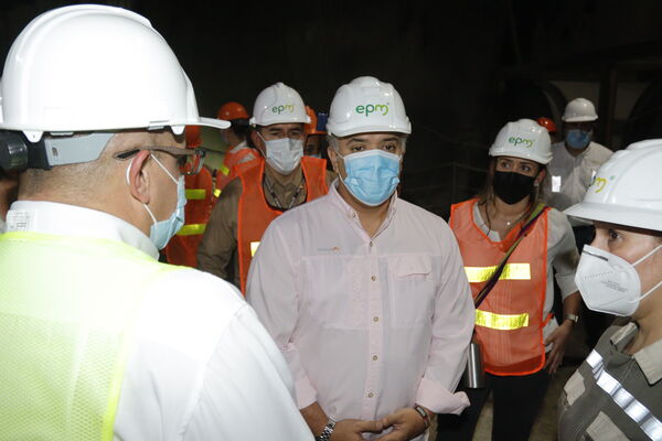 Visita Presidencial Hidroituango
Visita Presidencial Hidroituango  
Fecha: Julio 15 2021
Para descargar esta fotografía en alta resolución, haga clic sobre la imagen hasta que la misma se despliegue en la pantalla completa; luego dé clic derecho y elija la opción "guardar imagen como". 
En caso de publicación por cualquier medio, solicitamos acompañarla del crédito: "Foto EPM"
Palabras clave: Visita Presidencial Hidroituango