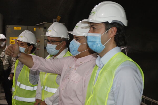 Visita Presidencial Hidroituango
Visita Presidencial Hidroituango  
Fecha: Julio 15 2021
Para descargar esta fotografía en alta resolución, haga clic sobre la imagen hasta que la misma se despliegue en la pantalla completa; luego dé clic derecho y elija la opción "guardar imagen como". 
En caso de publicación por cualquier medio, solicitamos acompañarla del crédito: "Foto EPM"
Palabras clave: Visita Presidencial Hidroituango
