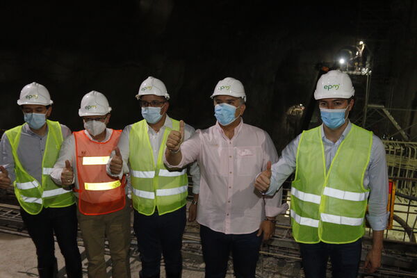 Visita Presidencial Hidroituango  
Visita Presidencial Hidroituango  
Fecha: Julio 15 2021
Para descargar esta fotografía en alta resolución, haga clic sobre la imagen hasta que la misma se despliegue en la pantalla completa; luego dé clic derecho y elija la opción "guardar imagen como". 
En caso de publicación por cualquier medio, solicitamos acompañarla del crédito: "Foto EPM"
Palabras clave: Visita Presidencial Hidroituango