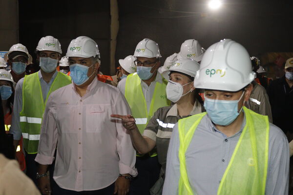 Visita Presidencial Hidroituango  
Visita Presidencial Hidroituango  
Fecha: Julio 15 2021
Para descargar esta fotografía en alta resolución, haga clic sobre la imagen hasta que la misma se despliegue en la pantalla completa; luego dé clic derecho y elija la opción "guardar imagen como". 
En caso de publicación por cualquier medio, solicitamos acompañarla del crédito: "Foto EPM"
Palabras clave: Visita Presidencial Hidroituango
