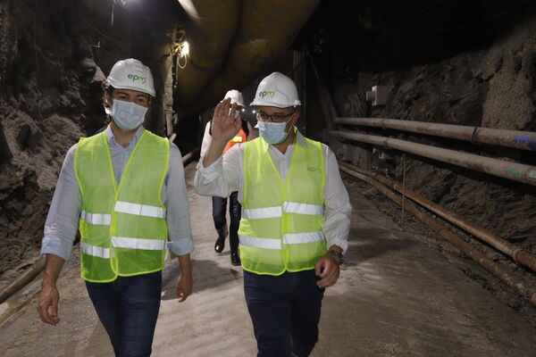 Visita Presidencial Hidroituango  
Visita Presidencial Hidroituango  
Fecha: Julio 15 2021
Para descargar esta fotografía en alta resolución, haga clic sobre la imagen hasta que la misma se despliegue en la pantalla completa; luego dé clic derecho y elija la opción "guardar imagen como". 
En caso de publicación por cualquier medio, solicitamos acompañarla del crédito: "Foto EPM"
Palabras clave: Visita Presidencial Hidroituango