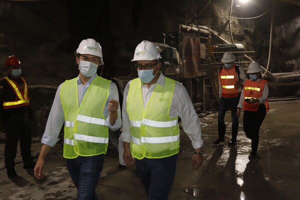 Visita Presidencial Hidroituango  
Visita Presidencial Hidroituango  
Fecha: Julio 15 2021
Para descargar esta fotografía en alta resolución, haga clic sobre la imagen hasta que la misma se despliegue en la pantalla completa; luego dé clic derecho y elija la opción "guardar imagen como". 
En caso de publicación por cualquier medio, solicitamos acompañarla del crédito: "Foto EPM"
Palabras clave: Visita Presidencial Hidroituango