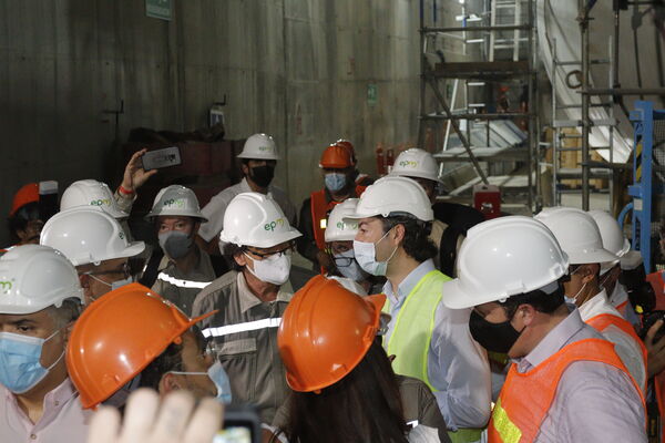 Visita Presidencial Hidroituango  
Visita Presidencial Hidroituango  
Fecha: Julio 15 2021
Para descargar esta fotografía en alta resolución, haga clic sobre la imagen hasta que la misma se despliegue en la pantalla completa; luego dé clic derecho y elija la opción "guardar imagen como". 
En caso de publicación por cualquier medio, solicitamos acompañarla del crédito: "Foto EPM"
Palabras clave: Visita Presidencial Hidroituango