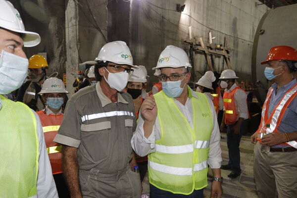 Visita Presidencial Hidroituango  
Visita Presidencial Hidroituango  
Fecha: Julio 15 2021
Para descargar esta fotografía en alta resolución, haga clic sobre la imagen hasta que la misma se despliegue en la pantalla completa; luego dé clic derecho y elija la opción "guardar imagen como". 
En caso de publicación por cualquier medio, solicitamos acompañarla del crédito: "Foto EPM"
Palabras clave: Visita Presidencial Hidroituango
