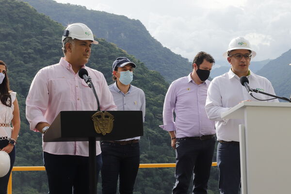 Visita Presidencial Hidroituango  
Visita Presidencial Hidroituango  
Fecha: Julio 15 2021
Para descargar esta fotografía en alta resolución, haga clic sobre la imagen hasta que la misma se despliegue en la pantalla completa; luego dé clic derecho y elija la opción "guardar imagen como". 
En caso de publicación por cualquier medio, solicitamos acompañarla del crédito: "Foto EPM"
Palabras clave: Visita Presidencial Hidroituango