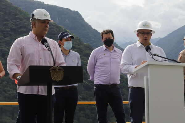 Visita Presidencial Hidroituango  
Visita Presidencial Hidroituango  
Fecha: Julio 15 2021
Para descargar esta fotografía en alta resolución, haga clic sobre la imagen hasta que la misma se despliegue en la pantalla completa; luego dé clic derecho y elija la opción "guardar imagen como". 
En caso de publicación por cualquier medio, solicitamos acompañarla del crédito: "Foto EPM"
Palabras clave: Visita Presidencial Hidroituango
