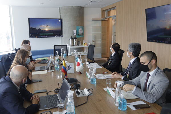 Visita Embajador Japón EPM
Visita Embajador Japón EPM
Fecha: Julio 15 2021
Para descargar esta fotografía en alta resolución, haga clic sobre la imagen hasta que la misma se despliegue en la pantalla completa; luego dé clic derecho y elija la opción "guardar imagen como". 
En caso de publicación por cualquier medio, solicitamos acompañarla del crédito: "Foto EPM"
Palabras clave: Visita Embajador Japón EPM