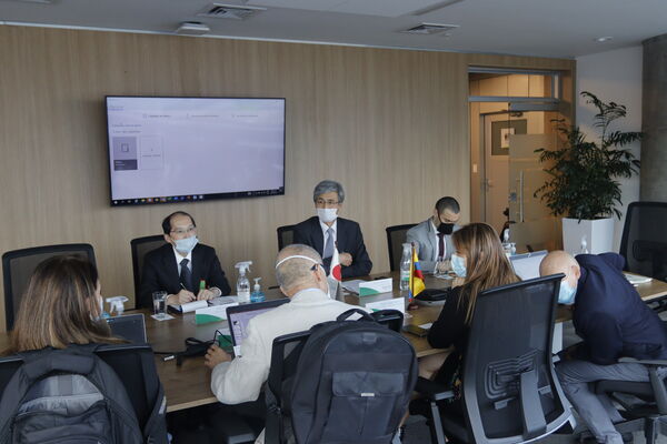 Visita Embajador Japón EPM
Visita Embajador Japón EPM
Fecha: Julio 15 2021
Para descargar esta fotografía en alta resolución, haga clic sobre la imagen hasta que la misma se despliegue en la pantalla completa; luego dé clic derecho y elija la opción "guardar imagen como". 
En caso de publicación por cualquier medio, solicitamos acompañarla del crédito: "Foto EPM"
Palabras clave: Visita Embajador Japón EPM