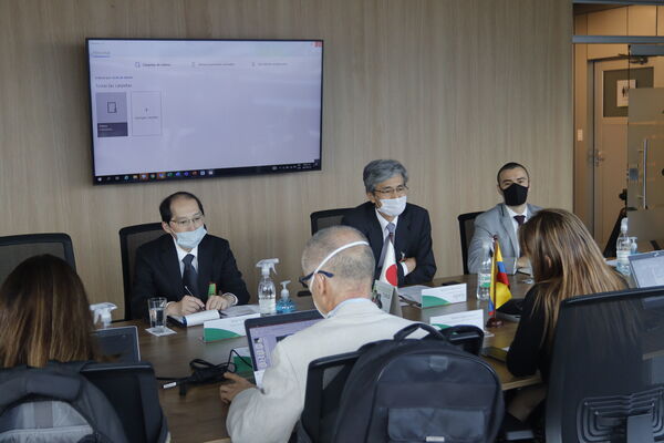 Visita Embajador Japón EPM
Visita Embajador Japón EPM
Fecha: Julio 15 2021
Para descargar esta fotografía en alta resolución, haga clic sobre la imagen hasta que la misma se despliegue en la pantalla completa; luego dé clic derecho y elija la opción "guardar imagen como". 
En caso de publicación por cualquier medio, solicitamos acompañarla del crédito: "Foto EPM"
Palabras clave: Visita Embajador Japón EPM
