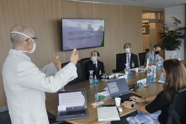Visita Embajador Japón EPM
Visita Embajador Japón EPM
Fecha: Julio 15 2021
Para descargar esta fotografía en alta resolución, haga clic sobre la imagen hasta que la misma se despliegue en la pantalla completa; luego dé clic derecho y elija la opción "guardar imagen como". 
En caso de publicación por cualquier medio, solicitamos acompañarla del crédito: "Foto EPM"
Palabras clave: Visita Embajador Japón EPM