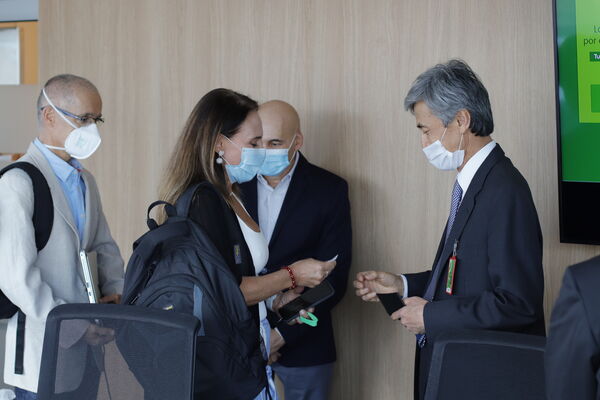 Visita Embajador Japón EPM
Visita Embajador Japón EPM
Fecha: Julio 15 2021
Para descargar esta fotografía en alta resolución, haga clic sobre la imagen hasta que la misma se despliegue en la pantalla completa; luego dé clic derecho y elija la opción "guardar imagen como". 
En caso de publicación por cualquier medio, solicitamos acompañarla del crédito: "Foto EPM"
Palabras clave: Visita Embajador Japón EPM
