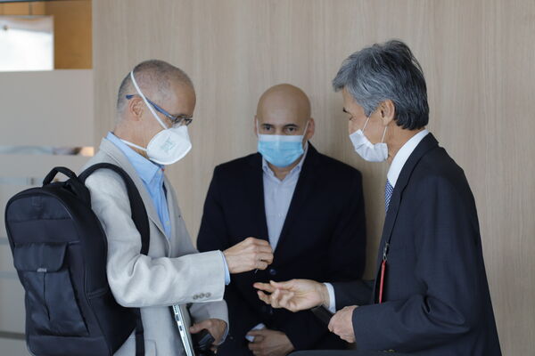 Visita Embajador Japón EPM
Visita Embajador Japón EPM
Fecha: Julio 15 2021
Para descargar esta fotografía en alta resolución, haga clic sobre la imagen hasta que la misma se despliegue en la pantalla completa; luego dé clic derecho y elija la opción "guardar imagen como". 
En caso de publicación por cualquier medio, solicitamos acompañarla del crédito: "Foto EPM"
Palabras clave: Visita Embajador Japón EPM