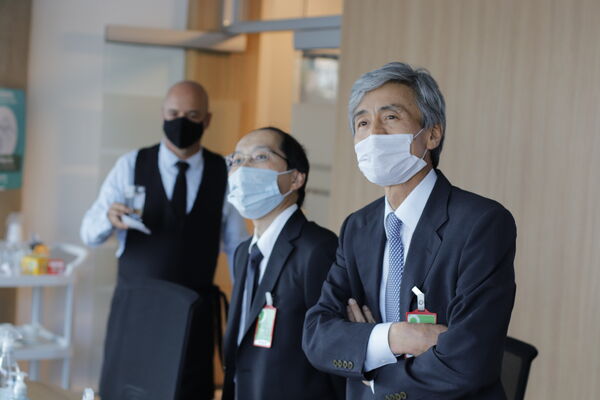 Visita Embajador Japón EPM
Visita Embajador Japón EPM
Fecha: Julio 15 2021
Para descargar esta fotografía en alta resolución, haga clic sobre la imagen hasta que la misma se despliegue en la pantalla completa; luego dé clic derecho y elija la opción "guardar imagen como". 
En caso de publicación por cualquier medio, solicitamos acompañarla del crédito: "Foto EPM"
Palabras clave: Visita Embajador Japón EPM