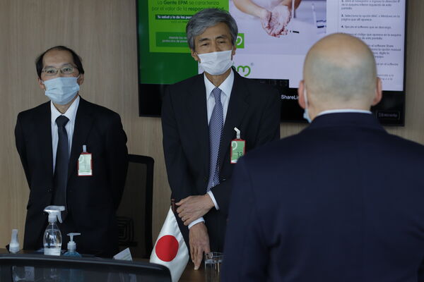 Visita Embajador Japón EPM
Visita Embajador Japón EPM
Fecha: Julio 15 2021
Para descargar esta fotografía en alta resolución, haga clic sobre la imagen hasta que la misma se despliegue en la pantalla completa; luego dé clic derecho y elija la opción "guardar imagen como". 
En caso de publicación por cualquier medio, solicitamos acompañarla del crédito: "Foto EPM"
Palabras clave: Visita Embajador Japón EPM