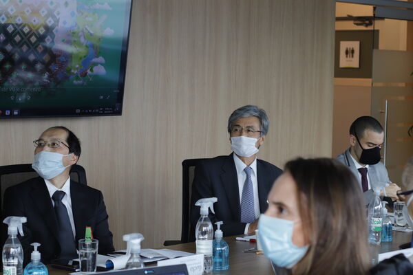 Visita Embajador Japón EPM
Visita Embajador Japón EPM
Fecha: Julio 15 2021
Para descargar esta fotografía en alta resolución, haga clic sobre la imagen hasta que la misma se despliegue en la pantalla completa; luego dé clic derecho y elija la opción "guardar imagen como". 
En caso de publicación por cualquier medio, solicitamos acompañarla del crédito: "Foto EPM"
Palabras clave: Visita Embajador Japón EPM