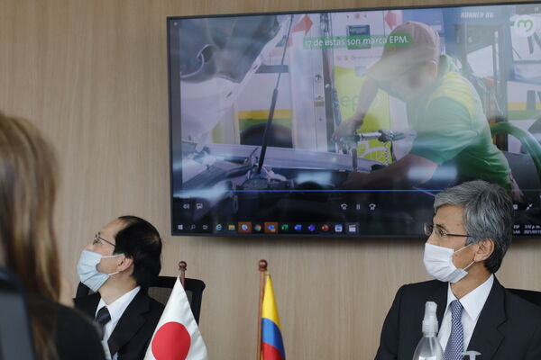 Visita Embajador Japón EPM
Visita Embajador Japón EPM
Fecha: Julio 15 2021
Para descargar esta fotografía en alta resolución, haga clic sobre la imagen hasta que la misma se despliegue en la pantalla completa; luego dé clic derecho y elija la opción "guardar imagen como". 
En caso de publicación por cualquier medio, solicitamos acompañarla del crédito: "Foto EPM"
Palabras clave: Visita Embajador Japón EPM