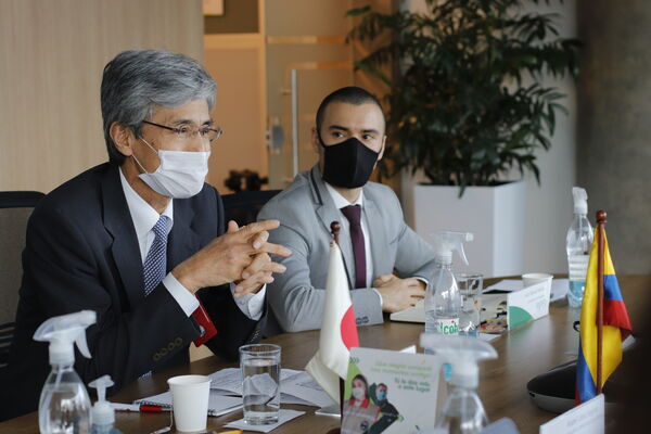 Visita Embajador Japón EPM
Visita Embajador Japón EPM
Fecha: Julio 15 2021
Para descargar esta fotografía en alta resolución, haga clic sobre la imagen hasta que la misma se despliegue en la pantalla completa; luego dé clic derecho y elija la opción "guardar imagen como". 
En caso de publicación por cualquier medio, solicitamos acompañarla del crédito: "Foto EPM"
Palabras clave: Visita Embajador Japón EPM