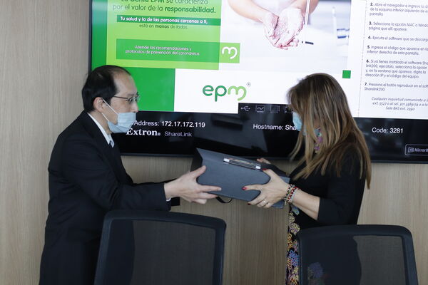 Visita Embajador Japón EPM
Visita Embajador Japón EPM
Fecha: Julio 15 2021
Para descargar esta fotografía en alta resolución, haga clic sobre la imagen hasta que la misma se despliegue en la pantalla completa; luego dé clic derecho y elija la opción "guardar imagen como". 
En caso de publicación por cualquier medio, solicitamos acompañarla del crédito: "Foto EPM"
Palabras clave: Visita Embajador Japón EPM