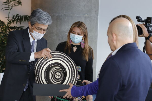 Visita Embajador Japón EPM
Visita Embajador Japón EPM
Fecha: Julio 15 2021
Para descargar esta fotografía en alta resolución, haga clic sobre la imagen hasta que la misma se despliegue en la pantalla completa; luego dé clic derecho y elija la opción "guardar imagen como". 
En caso de publicación por cualquier medio, solicitamos acompañarla del crédito: "Foto EPM"
Palabras clave: Visita Embajador Japón EPM