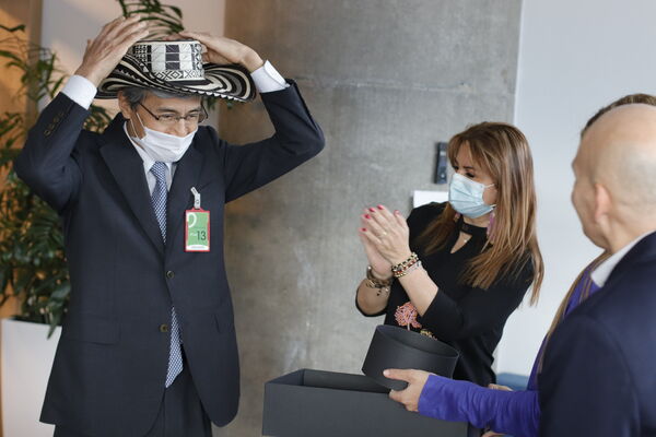 Visita Embajador Japón EPM
Visita Embajador Japón EPM
Fecha: Julio 15 2021
Para descargar esta fotografía en alta resolución, haga clic sobre la imagen hasta que la misma se despliegue en la pantalla completa; luego dé clic derecho y elija la opción "guardar imagen como". 
En caso de publicación por cualquier medio, solicitamos acompañarla del crédito: "Foto EPM"
Palabras clave: Visita Embajador Japón EPM