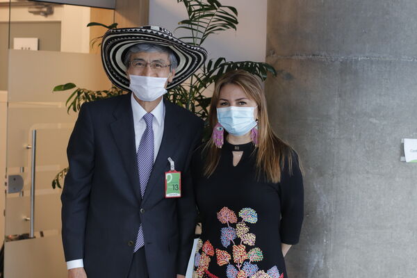 Visita Embajador Japón EPM
Visita Embajador Japón EPM
Fecha: Julio 15 2021
Para descargar esta fotografía en alta resolución, haga clic sobre la imagen hasta que la misma se despliegue en la pantalla completa; luego dé clic derecho y elija la opción "guardar imagen como". 
En caso de publicación por cualquier medio, solicitamos acompañarla del crédito: "Foto EPM"
Palabras clave: Visita Embajador Japón EPM