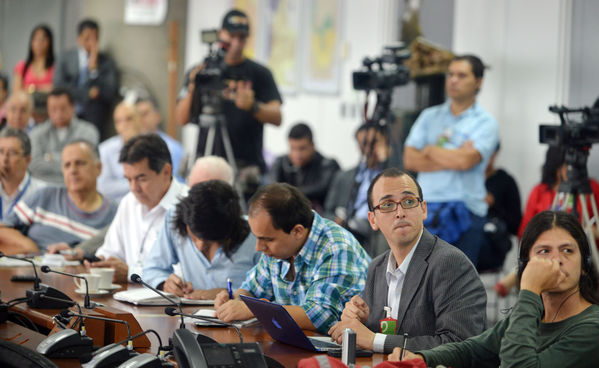 Rueda de Prensa EPM-UNE-MILLICOM
Rueda de Prensa EPM-UNE-MILLICOM
Fecha: Julio 22  de 2013. 
Para descargar esta fotografía en alta resolución, haga clic sobre la imagen hasta que la misma se despliegue en la pantalla completa; luego dé clic derecho y elija la opción "guardar imagen como". 
En caso de publicación por cualquier medio, solicitamos acompañarla del crédito: "Cortesía EPM".
Palabras clave: Rueda  Prensa EPM UNE MILLICOM