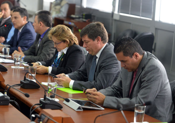 Rueda de Prensa EPM-UNE-MILLICOM
Rueda de Prensa EPM-UNE-MILLICOM
Fecha: Julio 22  de 2013. 
Para descargar esta fotografía en alta resolución, haga clic sobre la imagen hasta que la misma se despliegue en la pantalla completa; luego dé clic derecho y elija la opción "guardar imagen como". 
En caso de publicación por cualquier medio, solicitamos acompañarla del crédito: "Cortesía EPM".
Palabras clave: Rueda  Prensa EPM UNE MILLICOM