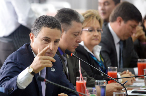 Rueda de Prensa EPM-UNE-MILLICOM
Rueda de Prensa EPM-UNE-MILLICOM
Fecha: Julio 22  de 2013. 
Para descargar esta fotografía en alta resolución, haga clic sobre la imagen hasta que la misma se despliegue en la pantalla completa; luego dé clic derecho y elija la opción "guardar imagen como". 
En caso de publicación por cualquier medio, solicitamos acompañarla del crédito: "Cortesía EPM".
Palabras clave: Rueda  Prensa EPM UNE MILLICOM