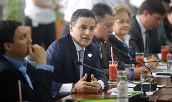 Rueda de Prensa EPM-UNE-MILLICOM
Rueda de Prensa EPM-UNE-MILLICOM
Fecha: Julio 22  de 2013. 
Para descargar esta fotografía en alta resolución, haga clic sobre la imagen hasta que la misma se despliegue en la pantalla completa; luego dé clic derecho y elija la opción "guardar imagen como". 
En caso de publicación por cualquier medio, solicitamos acompañarla del crédito: "Cortesía EPM".
Palabras clave: Rueda  Prensa EPM UNE MILLICOM