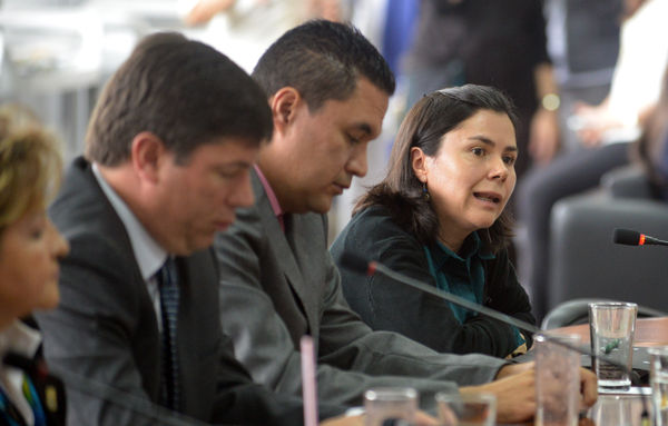 Rueda de Prensa EPM-UNE-MILLICOM
Rueda de Prensa EPM-UNE-MILLICOM
Fecha: Julio 22  de 2013. 
Para descargar esta fotografía en alta resolución, haga clic sobre la imagen hasta que la misma se despliegue en la pantalla completa; luego dé clic derecho y elija la opción "guardar imagen como". 
En caso de publicación por cualquier medio, solicitamos acompañarla del crédito: "Cortesía EPM".
Palabras clave: Rueda  Prensa EPM UNE MILLICOM