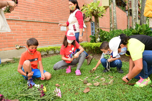 Proceso de Arborización en El Poblado
Proceso de Arborización en El Poblado
Fecha: 30 Julio 2021
Para descargar esta fotografía en alta resolución, haga clic sobre la imagen hasta que la misma se despliegue en la pantalla completa; luego dé clic derecho y elija la opción "guardar imagen como". 
En caso de publicación por cualquier medio, solicitamos acompañarla del crédito: "Foto EPM"
Palabras clave: Proceso de Arborización en El Poblado