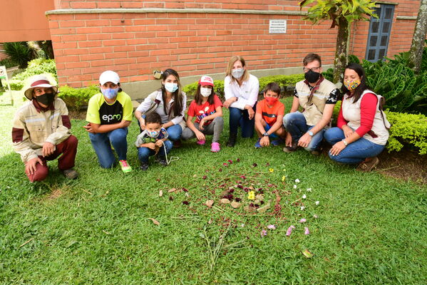 Proceso de Arborización en El Poblado
Proceso de Arborización en El Poblado
Fecha: 30 Julio 2021
Para descargar esta fotografía en alta resolución, haga clic sobre la imagen hasta que la misma se despliegue en la pantalla completa; luego dé clic derecho y elija la opción "guardar imagen como". 
En caso de publicación por cualquier medio, solicitamos acompañarla del crédito: "Foto EPM"
Palabras clave: Proceso de Arborización en El Poblado