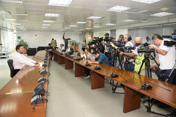 Rueda prensa Avances Hidroituango
Rueda prensa Avances Hidroituango.
Fecha: Julio 31 2018.
Para descargar esta fotografía en alta resolución, haga clic sobre la imagen hasta que la misma se despliegue en la pantalla completa; luego dé clic derecho y elija la opción "guardar imagen como". 
En caso de publicación por cualquier medio, solicitamos acompañarla del crédito: "Foto EPM"
Palabras clave: Rueda prensa Avances Hidroituango