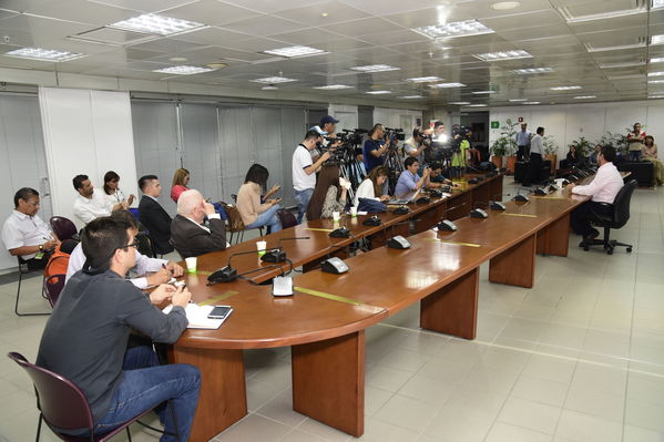 Rueda prensa Avances Hidroituango
Rueda prensa Avances Hidroituango.
Fecha: Julio 31 2018.
Para descargar esta fotografía en alta resolución, haga clic sobre la imagen hasta que la misma se despliegue en la pantalla completa; luego dé clic derecho y elija la opción "guardar imagen como". 
En caso de publicación por cualquier medio, solicitamos acompañarla del crédito: "Foto EPM"
Palabras clave: Rueda prensa Avances Hidroituango
