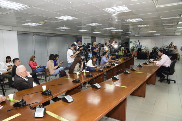 Rueda prensa Avances Hidroituango
Rueda prensa Avances Hidroituango.
Fecha: Julio 31 2018.
Para descargar esta fotografía en alta resolución, haga clic sobre la imagen hasta que la misma se despliegue en la pantalla completa; luego dé clic derecho y elija la opción "guardar imagen como". 
En caso de publicación por cualquier medio, solicitamos acompañarla del crédito: "Foto EPM"
Palabras clave: Rueda prensa Avances Hidroituango