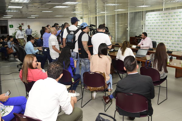 Rueda prensa Avances Hidroituango
Rueda prensa Avances Hidroituango.
Fecha: Julio 31 2018.
Para descargar esta fotografía en alta resolución, haga clic sobre la imagen hasta que la misma se despliegue en la pantalla completa; luego dé clic derecho y elija la opción "guardar imagen como". 
En caso de publicación por cualquier medio, solicitamos acompañarla del crédito: "Foto EPM"
Palabras clave: Rueda prensa Avances Hidroituango