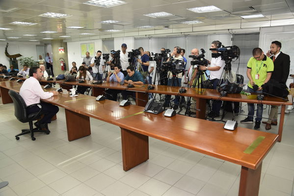 Rueda prensa Avances Hidroituango
Rueda prensa Avances Hidroituango.
Fecha: Julio 31 2018.
Para descargar esta fotografía en alta resolución, haga clic sobre la imagen hasta que la misma se despliegue en la pantalla completa; luego dé clic derecho y elija la opción "guardar imagen como". 
En caso de publicación por cualquier medio, solicitamos acompañarla del crédito: "Foto EPM"
Palabras clave: Rueda prensa Avances Hidroituango