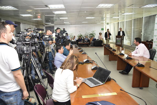 Rueda prensa Avances Hidroituango
Rueda prensa Avances Hidroituango.
Fecha: Julio 31 2018.
Para descargar esta fotografía en alta resolución, haga clic sobre la imagen hasta que la misma se despliegue en la pantalla completa; luego dé clic derecho y elija la opción "guardar imagen como". 
En caso de publicación por cualquier medio, solicitamos acompañarla del crédito: "Foto EPM"
Palabras clave: Rueda prensa Avances Hidroituango