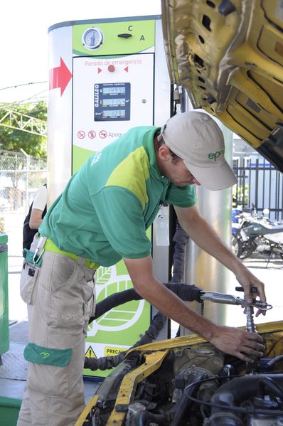 Inauguración Estación de Servicio de Gas Natural Vehicular. El Bosque
Inauguración Estación de Servicio de Gas Natural Vehicular. El Bosque
Fecha: Julio 31  de 2013. 
Para descargar esta fotografía en alta resolución, haga clic sobre la imagen hasta que la misma se despliegue en la pantalla completa; luego dé clic derecho y elija la opción "guardar imagen como". 
En caso de publicación por cualquier medio, solicitamos acompañarla del crédito: "Cortesía EPM".
Palabras clave: Inauguración Estación  Servicio  Gas Natural Vehicular  Bosque