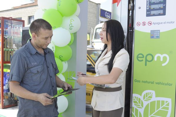Inauguración Estación de Servicio de Gas Natural Vehicular. El Bosque
Inauguración Estación de Servicio de Gas Natural Vehicular. El Bosque
Fecha: Julio 31  de 2013. 
Para descargar esta fotografía en alta resolución, haga clic sobre la imagen hasta que la misma se despliegue en la pantalla completa; luego dé clic derecho y elija la opción "guardar imagen como". 
En caso de publicación por cualquier medio, solicitamos acompañarla del crédito: "Cortesía EPM".
Palabras clave: Inauguración Estación  Servicio  Gas Natural Vehicular  Bosque