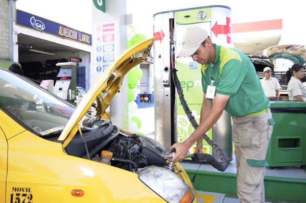 Inauguración Estación de Servicio de Gas Natural Vehicular. El Bosque
Inauguración Estación de Servicio de Gas Natural Vehicular. El Bosque
Fecha: Julio 31  de 2013. 
Para descargar esta fotografía en alta resolución, haga clic sobre la imagen hasta que la misma se despliegue en la pantalla completa; luego dé clic derecho y elija la opción "guardar imagen como". 
En caso de publicación por cualquier medio, solicitamos acompañarla del crédito: "Cortesía EPM".
Palabras clave: Inauguración Estación  Servicio  Gas Natural Vehicular  Bosque