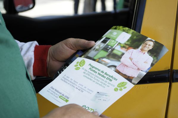 Inauguración Estación de Servicio de Gas Natural Vehicular. El Bosque
Inauguración Estación de Servicio de Gas Natural Vehicular. El Bosque
Fecha: Julio 31  de 2013. 
Para descargar esta fotografía en alta resolución, haga clic sobre la imagen hasta que la misma se despliegue en la pantalla completa; luego dé clic derecho y elija la opción "guardar imagen como". 
En caso de publicación por cualquier medio, solicitamos acompañarla del crédito: "Cortesía EPM".
Palabras clave: Inauguración Estación  Servicio  Gas Natural Vehicular  Bosque