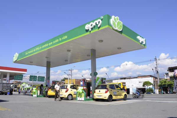 Inauguración Estación de Servicio de Gas Natural Vehicular. El Bosque
Inauguración Estación de Servicio de Gas Natural Vehicular. El Bosque
Fecha: Julio 31  de 2013. 
Para descargar esta fotografía en alta resolución, haga clic sobre la imagen hasta que la misma se despliegue en la pantalla completa; luego dé clic derecho y elija la opción "guardar imagen como". 
En caso de publicación por cualquier medio, solicitamos acompañarla del crédito: "Cortesía EPM".
Palabras clave: Inauguración Estación  Servicio  Gas Natural Vehicular  Bosque