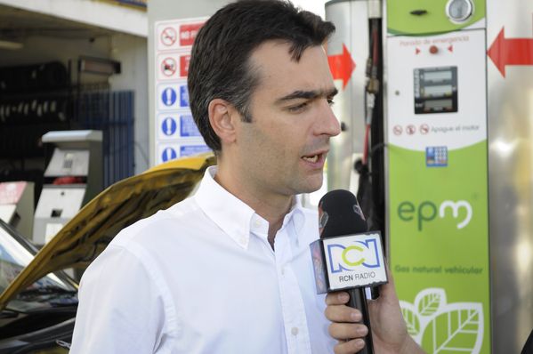Inauguración Estación de Servicio de Gas Natural Vehicular. El Bosque
Inauguración Estación de Servicio de Gas Natural Vehicular. El Bosque
Fecha: Julio 31  de 2013. 
Para descargar esta fotografía en alta resolución, haga clic sobre la imagen hasta que la misma se despliegue en la pantalla completa; luego dé clic derecho y elija la opción "guardar imagen como". 
En caso de publicación por cualquier medio, solicitamos acompañarla del crédito: "Cortesía EPM".
Palabras clave: Inauguración Estación  Servicio  Gas Natural Vehicular  Bosque