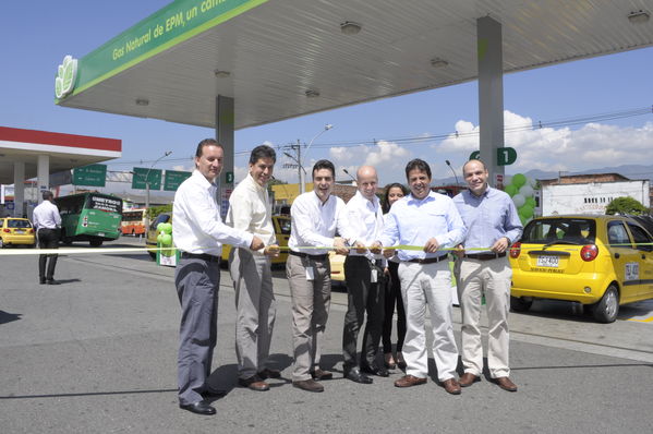 Inauguración Estación de Servicio de Gas Natural Vehicular. El Bosque
Inauguración Estación de Servicio de Gas Natural Vehicular. El Bosque
Fecha: Julio 31  de 2013. 
Para descargar esta fotografía en alta resolución, haga clic sobre la imagen hasta que la misma se despliegue en la pantalla completa; luego dé clic derecho y elija la opción "guardar imagen como". 
En caso de publicación por cualquier medio, solicitamos acompañarla del crédito: "Cortesía EPM".
Palabras clave: Inauguración Estación  Servicio  Gas Natural Vehicular  Bosque