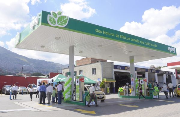 Inauguración Estación de Servicio de Gas Natural Vehicular. El Bosque
Inauguración Estación de Servicio de Gas Natural Vehicular. El Bosque
Fecha: Julio 31  de 2013. 
Para descargar esta fotografía en alta resolución, haga clic sobre la imagen hasta que la misma se despliegue en la pantalla completa; luego dé clic derecho y elija la opción "guardar imagen como". 
En caso de publicación por cualquier medio, solicitamos acompañarla del crédito: "Cortesía EPM".
Palabras clave: Inauguración Estación  Servicio  Gas Natural Vehicular  Bosque