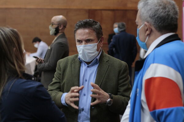 Reunion con el Concejo de Medellin para propuesta de ampliación del objeto social de EPM 
Reunion con el Concejo de Medellin para propuesta de ampliación del objeto social de EPM 
Fecha: Julio 7 de 2020
Para descargar esta fotografía en alta resolución, haga clic sobre la imagen hasta que la misma se despliegue en la pantalla completa; luego dé clic derecho y elija la opción "guardar imagen como".
En caso de publicación por cualquier medio, solicitamos acompañarla del crédito: "Foto EPM"
Palabras clave: Reunion con el Concejo de Medellin para propuesta de ampliación del objeto social de EPM
